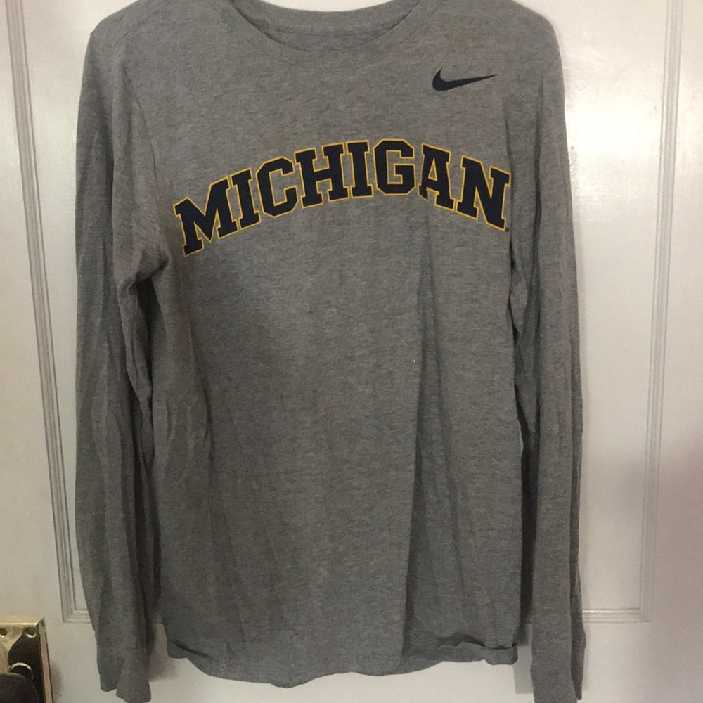 Small Nike Michigan shirt women’s
